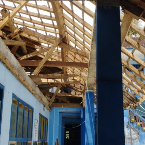 Bangunan MTs Darul Fallah Rusak Diterjang Hujan, Pembelajaran Dialihkan ke Laboratorium