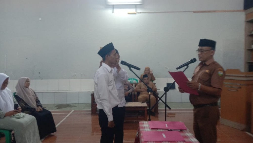 Kades Sukamaju Lantik Acep Sulaeman Jadi Kawil Kiarapandak yang Baru.